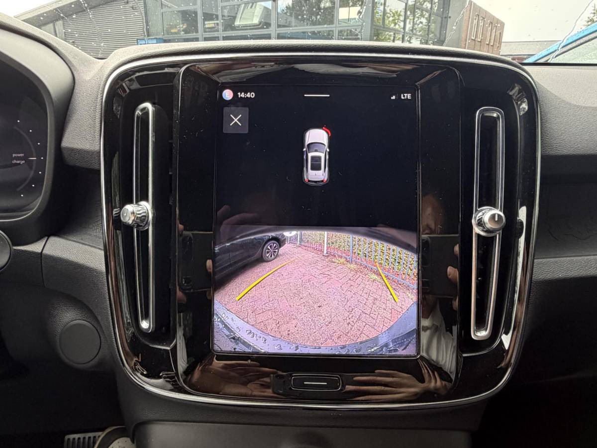 Volvo XC40 Volvo XC40 Single Motor Plus 69 kWh SOH 93% | ELEKTRISCHE KOFFERBAK | VOLVO DEALER ONDERHOUDEN | ADAPTIVE CRUISE CONTROL | STOEL- + STUURWIELVERWARMING | CAMERA | ALL-IN PRIJS INCL. 12 MND BOVAG GARANTIE