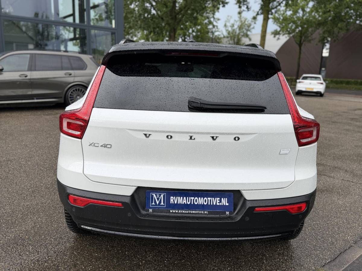 Volvo XC40 Volvo XC40 Single Motor Plus 69 kWh SOH 93% | ELEKTRISCHE KOFFERBAK | VOLVO DEALER ONDERHOUDEN | ADAPTIVE CRUISE CONTROL | STOEL- + STUURWIELVERWARMING | CAMERA | ALL-IN PRIJS INCL. 12 MND BOVAG GARANTIE