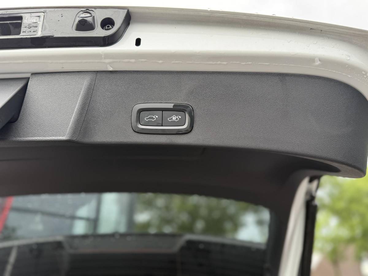 Volvo XC40 Volvo XC40 Single Motor Plus 69 kWh SOH 93% | ELEKTRISCHE KOFFERBAK | VOLVO DEALER ONDERHOUDEN | ADAPTIVE CRUISE CONTROL | STOEL- + STUURWIELVERWARMING | CAMERA | ALL-IN PRIJS INCL. 12 MND BOVAG GARANTIE