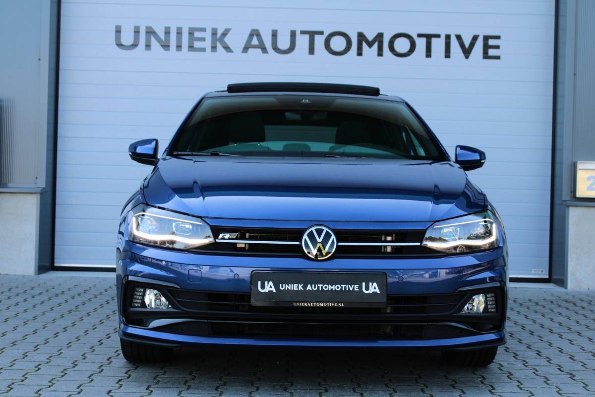 Volkswagen Polo Volkswagen Polo 1.5 TSI HIGHLINE BUSINESS R | R LINE | KEYLESS | 17″ | CAMERA | BEATS | LED | DODEHOEK | ACC | PANO | 1E EIG!