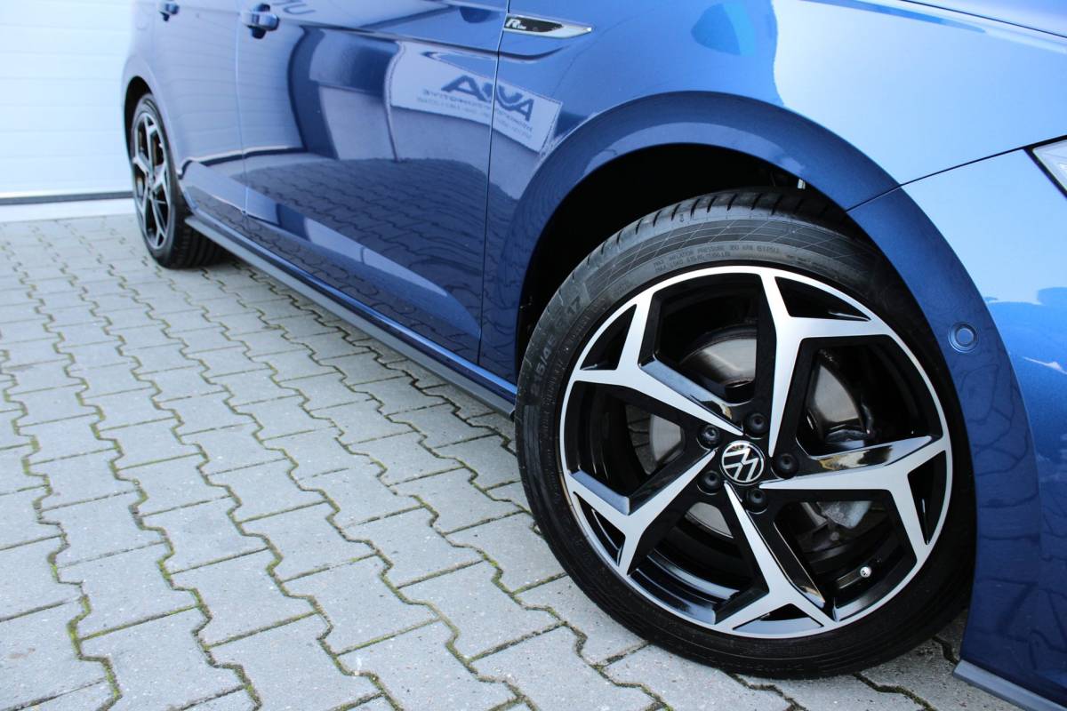 Volkswagen Polo Volkswagen Polo 1.5 TSI HIGHLINE BUSINESS R | R LINE | KEYLESS | 17″ | CAMERA | BEATS | LED | DODEHOEK | ACC | PANO | 1E EIG!