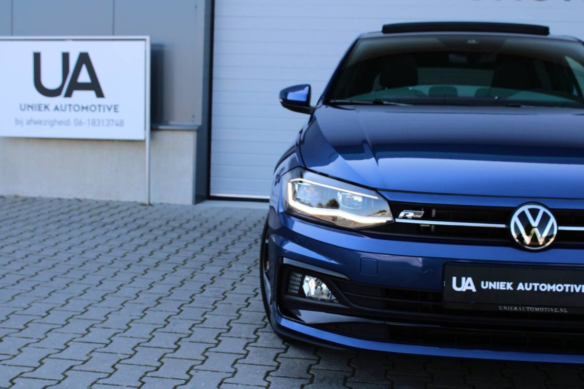 Volkswagen Polo Volkswagen Polo 1.5 TSI HIGHLINE BUSINESS R | R LINE | KEYLESS | 17″ | CAMERA | BEATS | LED | DODEHOEK | ACC | PANO | 1E EIG!