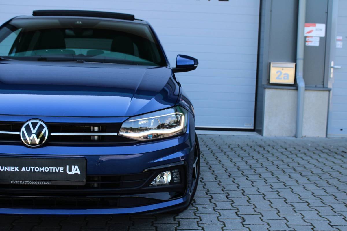 Volkswagen Polo Volkswagen Polo 1.5 TSI HIGHLINE BUSINESS R | R LINE | KEYLESS | 17″ | CAMERA | BEATS | LED | DODEHOEK | ACC | PANO | 1E EIG!