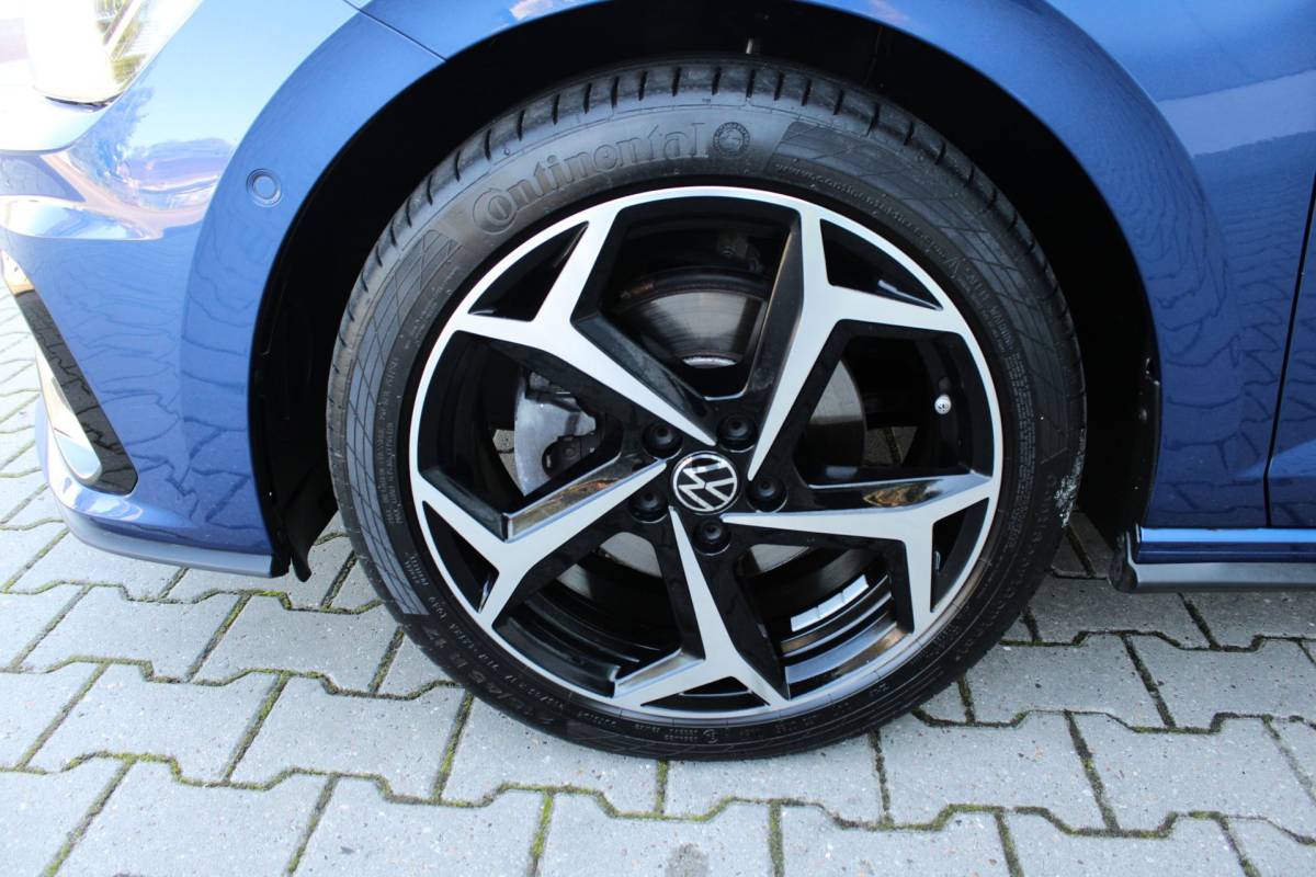 Volkswagen Polo Volkswagen Polo 1.5 TSI HIGHLINE BUSINESS R | R LINE | KEYLESS | 17″ | CAMERA | BEATS | LED | DODEHOEK | ACC | PANO | 1E EIG!