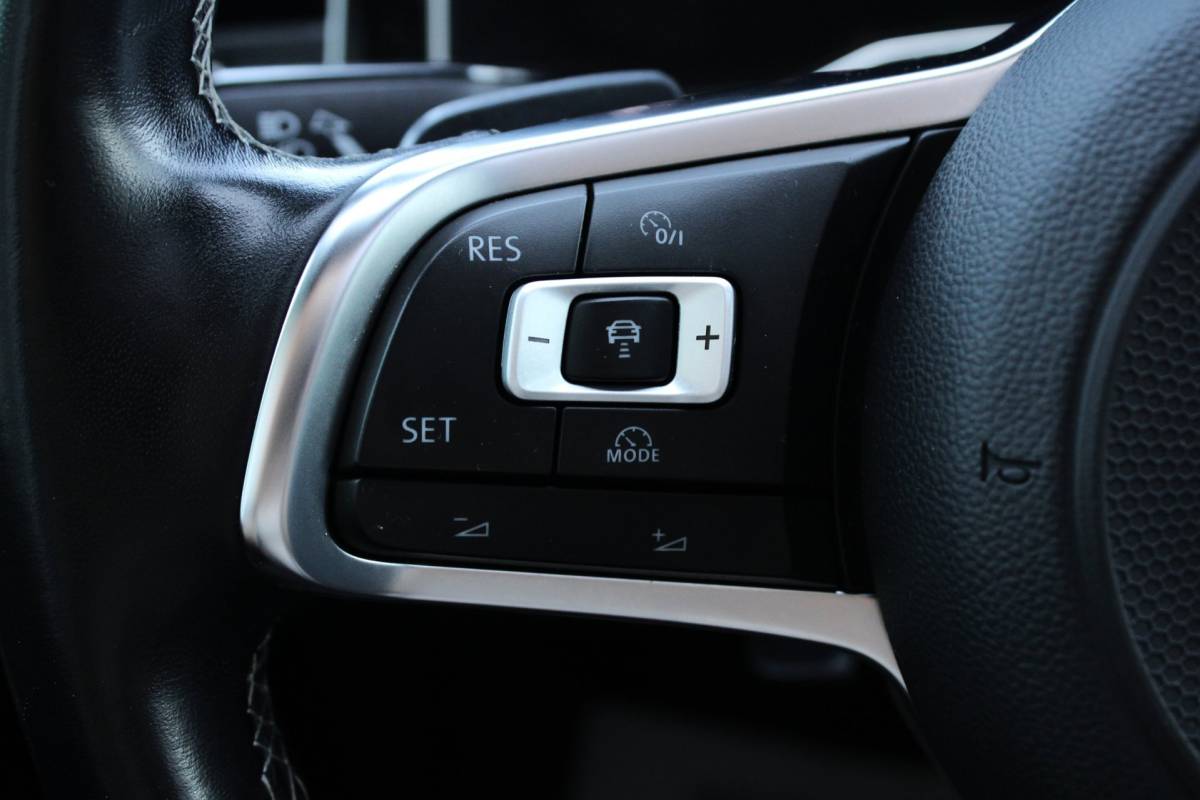 Volkswagen Polo Volkswagen Polo 1.5 TSI HIGHLINE BUSINESS R | R LINE | KEYLESS | 17″ | CAMERA | BEATS | LED | DODEHOEK | ACC | PANO | 1E EIG!