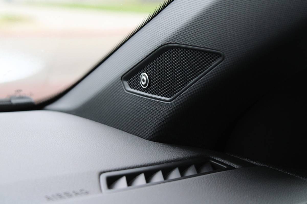 Volkswagen Polo Volkswagen Polo 1.5 TSI HIGHLINE BUSINESS R | R LINE | KEYLESS | 17″ | CAMERA | BEATS | LED | DODEHOEK | ACC | PANO | 1E EIG!