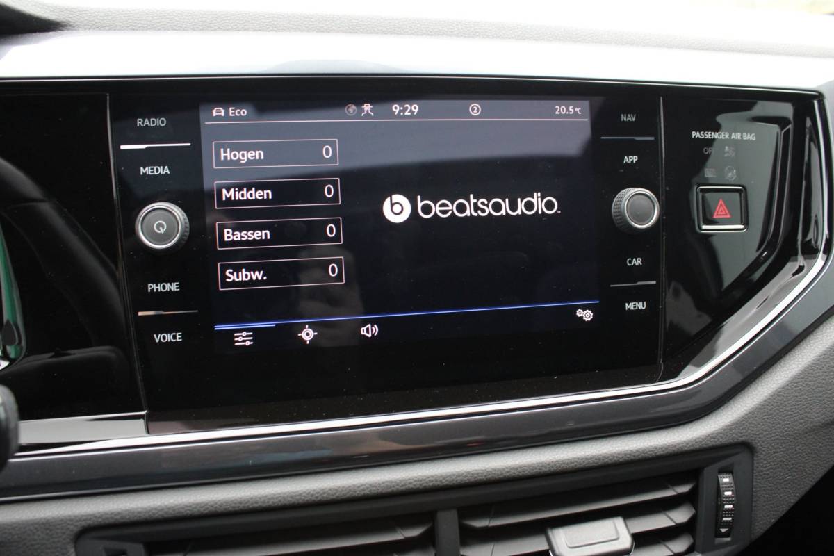 Volkswagen Polo Volkswagen Polo 1.5 TSI HIGHLINE BUSINESS R | R LINE | KEYLESS | 17″ | CAMERA | BEATS | LED | DODEHOEK | ACC | PANO | 1E EIG!
