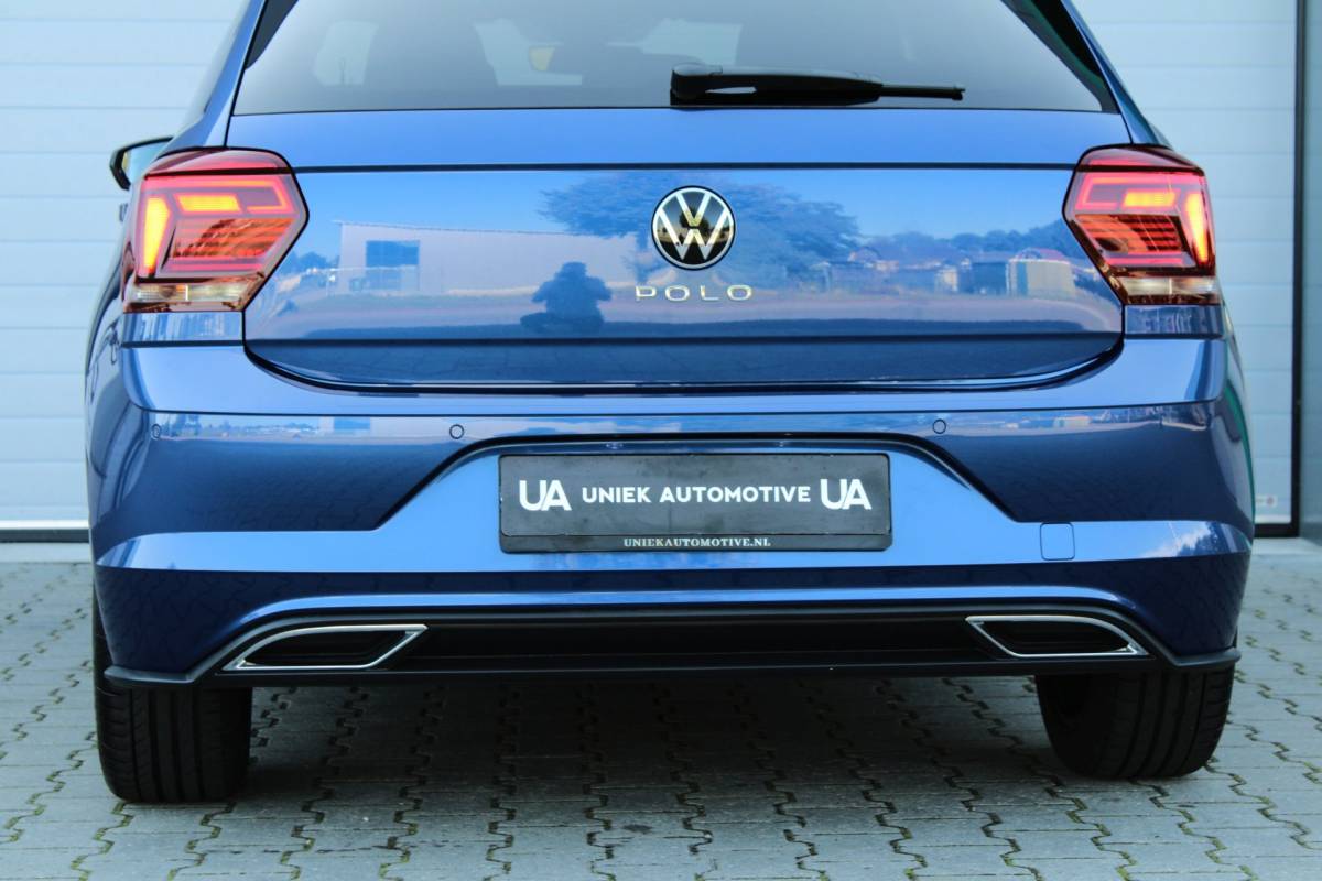 Volkswagen Polo Volkswagen Polo 1.5 TSI HIGHLINE BUSINESS R | R LINE | KEYLESS | 17″ | CAMERA | BEATS | LED | DODEHOEK | ACC | PANO | 1E EIG!