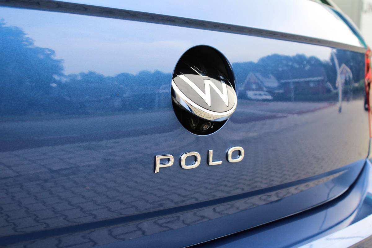 Volkswagen Polo Volkswagen Polo 1.5 TSI HIGHLINE BUSINESS R | R LINE | KEYLESS | 17″ | CAMERA | BEATS | LED | DODEHOEK | ACC | PANO | 1E EIG!