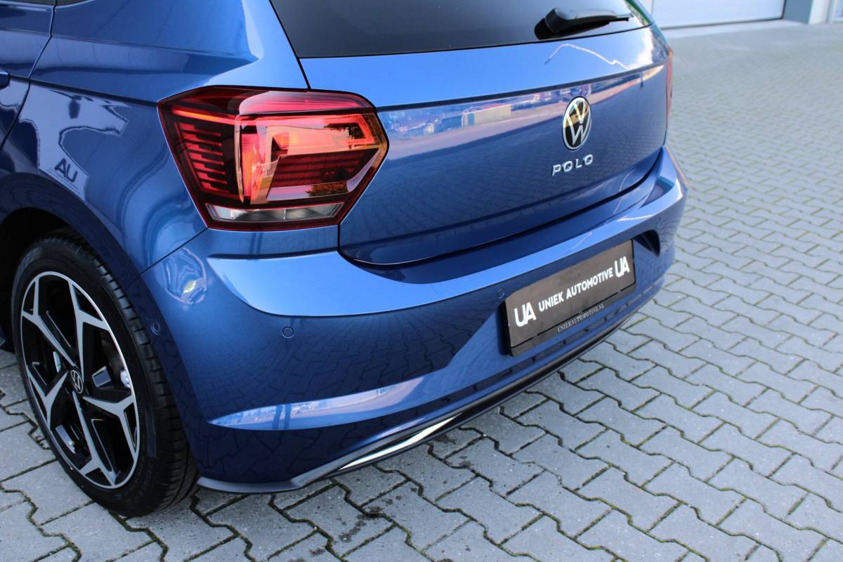 Volkswagen Polo Volkswagen Polo 1.5 TSI HIGHLINE BUSINESS R | R LINE | KEYLESS | 17″ | CAMERA | BEATS | LED | DODEHOEK | ACC | PANO | 1E EIG!
