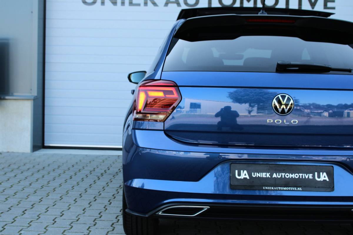 Volkswagen Polo Volkswagen Polo 1.5 TSI HIGHLINE BUSINESS R | R LINE | KEYLESS | 17″ | CAMERA | BEATS | LED | DODEHOEK | ACC | PANO | 1E EIG!