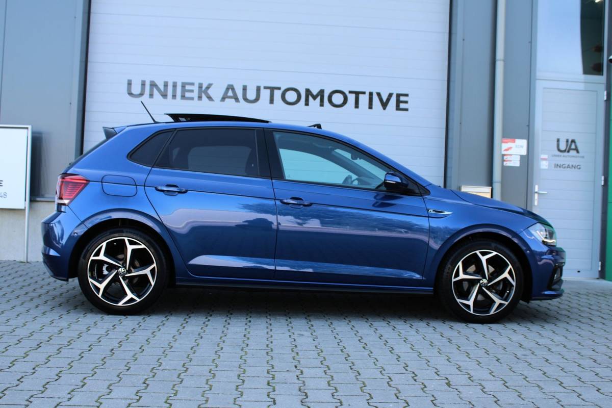 Volkswagen Polo Volkswagen Polo 1.5 TSI HIGHLINE BUSINESS R | R LINE | KEYLESS | 17″ | CAMERA | BEATS | LED | DODEHOEK | ACC | PANO | 1E EIG!