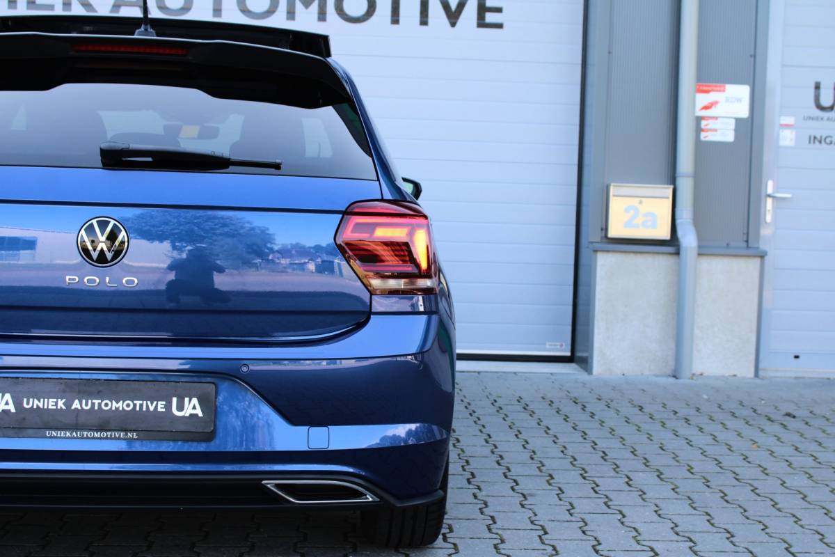 Volkswagen Polo Volkswagen Polo 1.5 TSI HIGHLINE BUSINESS R | R LINE | KEYLESS | 17″ | CAMERA | BEATS | LED | DODEHOEK | ACC | PANO | 1E EIG!
