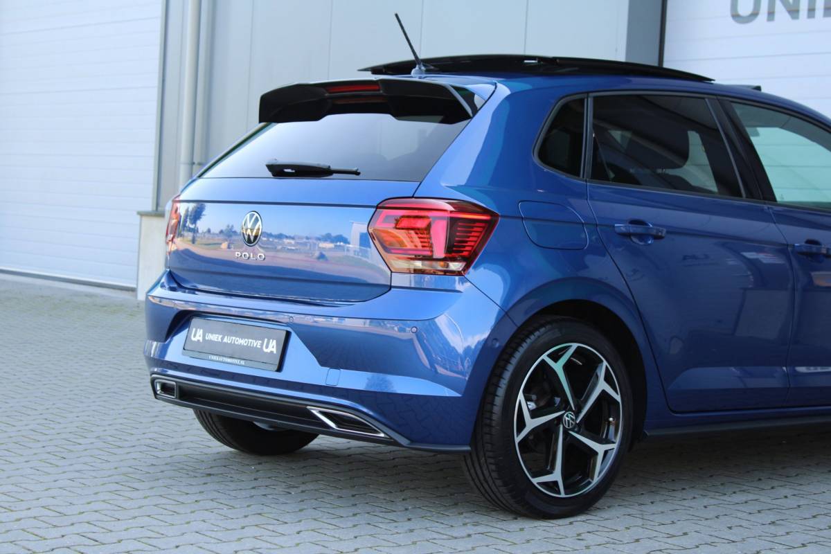 Volkswagen Polo Volkswagen Polo 1.5 TSI HIGHLINE BUSINESS R | R LINE | KEYLESS | 17″ | CAMERA | BEATS | LED | DODEHOEK | ACC | PANO | 1E EIG!