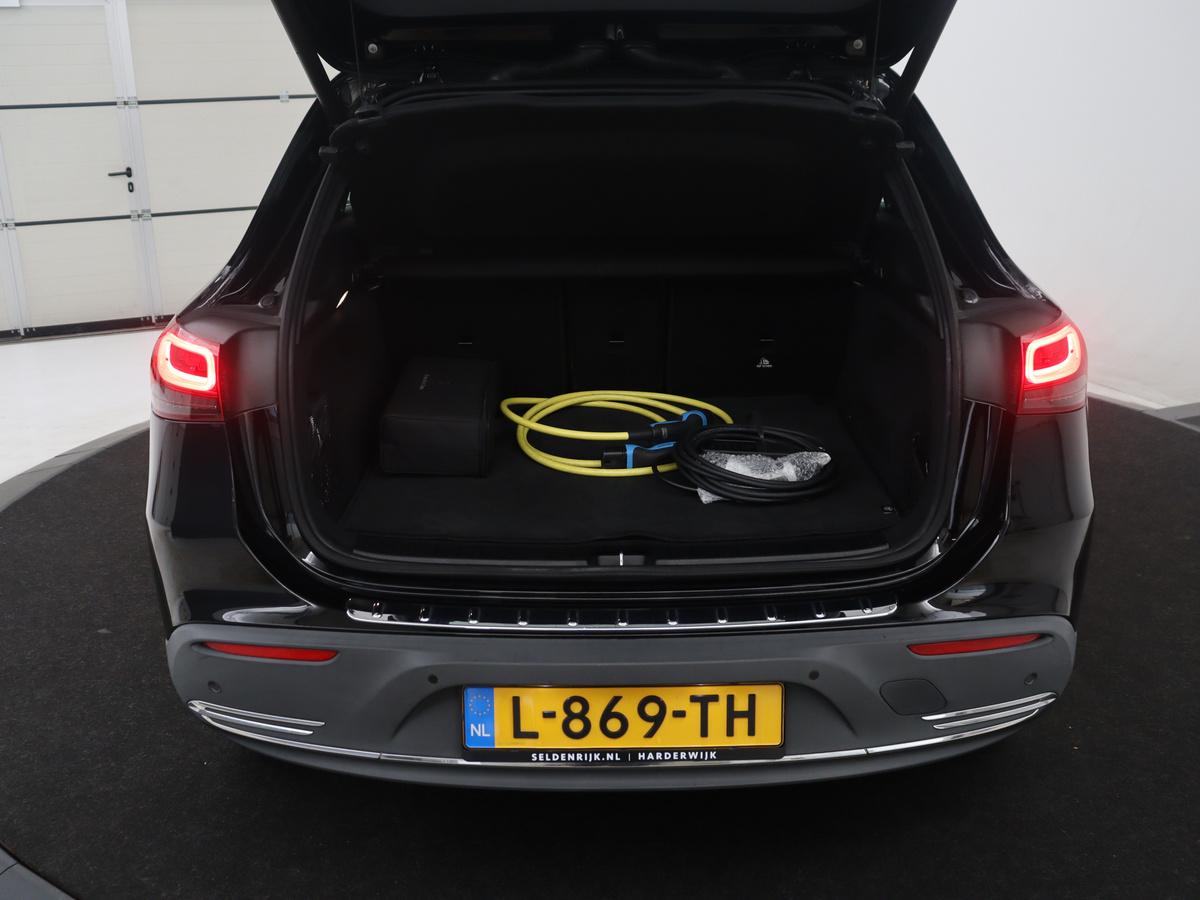 Mercedes-Benz EQA Mercedes-Benz EQA 250 Business Solution Luxury 67 kWh | SOH 94,7% | Half leder | Cruise control | Dodehoek detectie | Stoelverwarming | Camera | Park assist | Navigatie | Sfeerverlichting | Elektrische achterklep