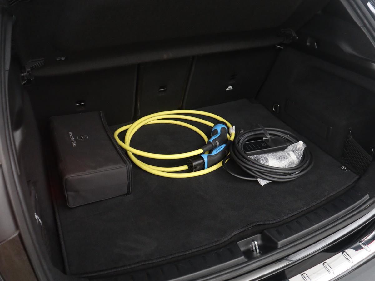 Mercedes-Benz EQA Mercedes-Benz EQA 250 Business Solution Luxury 67 kWh | SOH 94,7% | Half leder | Cruise control | Dodehoek detectie | Stoelverwarming | Camera | Park assist | Navigatie | Sfeerverlichting | Elektrische achterklep