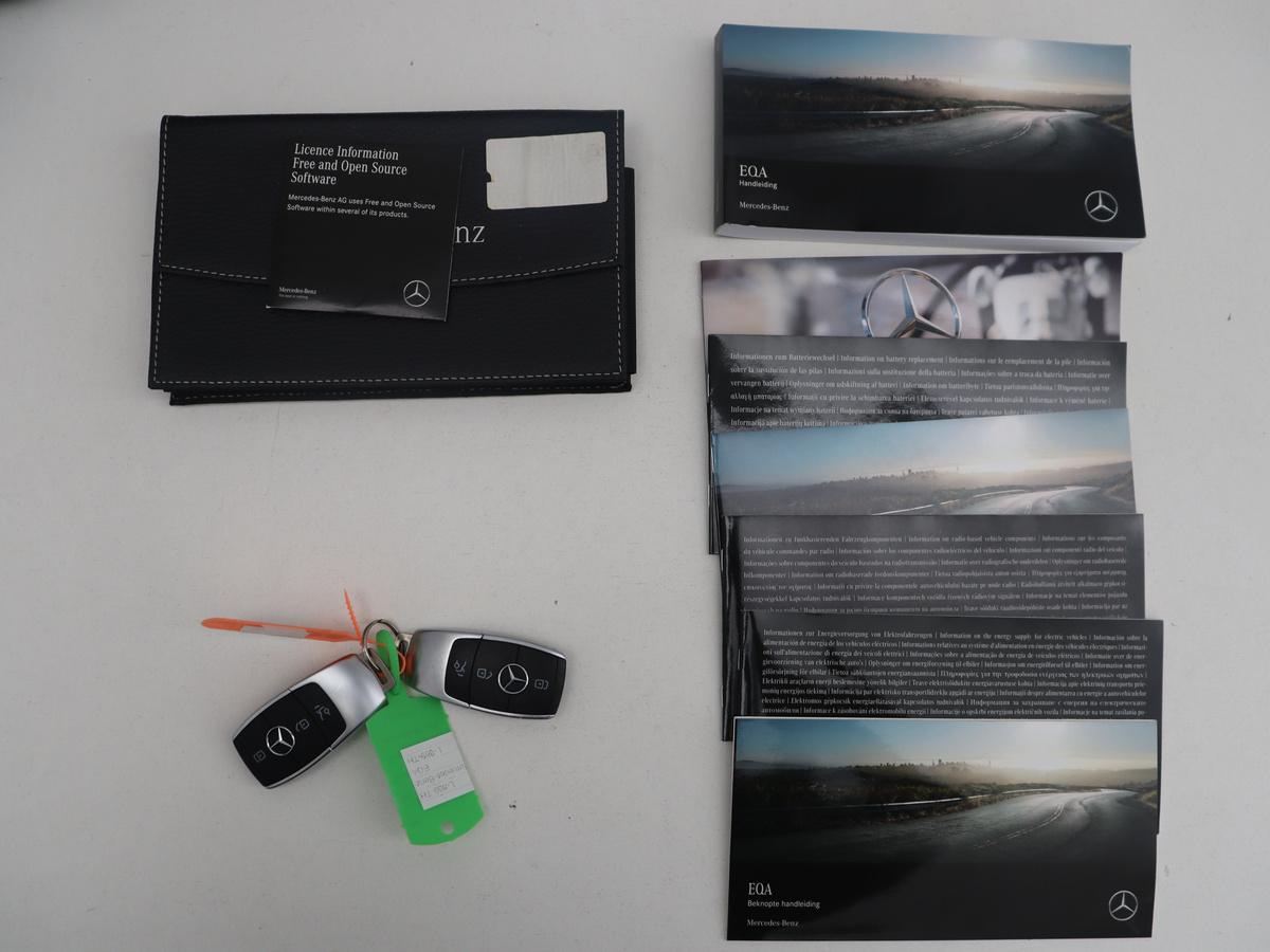 Mercedes-Benz EQA Mercedes-Benz EQA 250 Business Solution Luxury 67 kWh | SOH 94,7% | Half leder | Cruise control | Dodehoek detectie | Stoelverwarming | Camera | Park assist | Navigatie | Sfeerverlichting | Elektrische achterklep