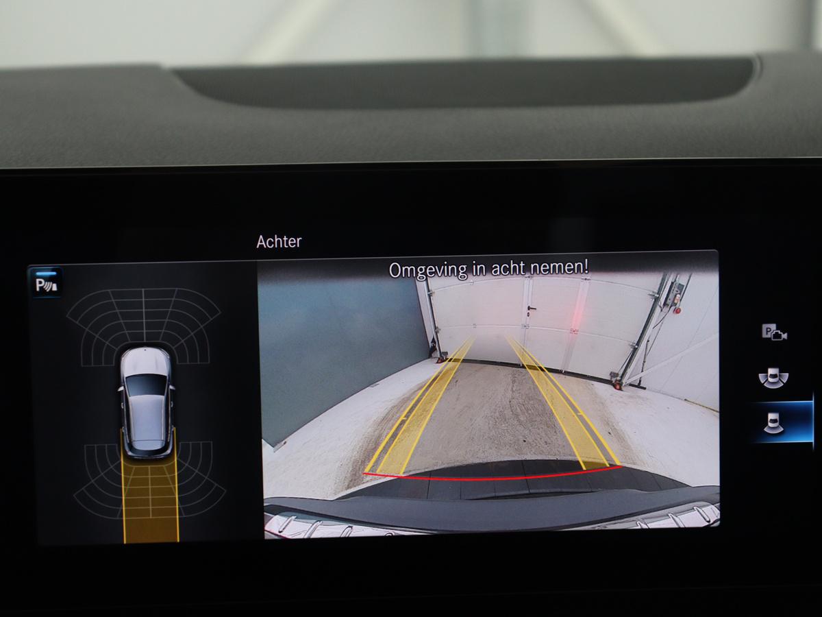 Mercedes-Benz EQA Mercedes-Benz EQA 250 Business Solution Luxury 67 kWh | SOH 94,7% | Half leder | Cruise control | Dodehoek detectie | Stoelverwarming | Camera | Park assist | Navigatie | Sfeerverlichting | Elektrische achterklep