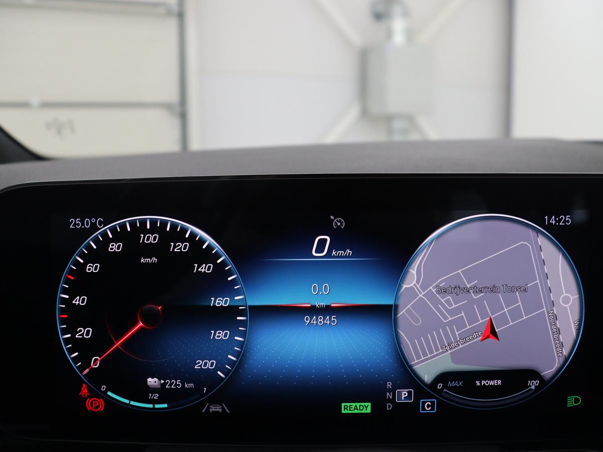 Mercedes-Benz EQA Mercedes-Benz EQA 250 Business Solution Luxury 67 kWh | SOH 94,7% | Half leder | Cruise control | Dodehoek detectie | Stoelverwarming | Camera | Park assist | Navigatie | Sfeerverlichting | Elektrische achterklep