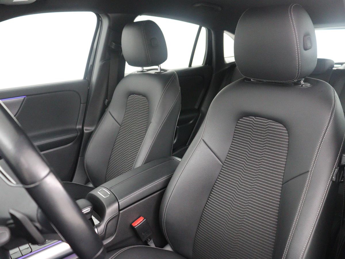 Mercedes-Benz EQA Mercedes-Benz EQA 250 Business Solution Luxury 67 kWh | SOH 94,7% | Half leder | Cruise control | Dodehoek detectie | Stoelverwarming | Camera | Park assist | Navigatie | Sfeerverlichting | Elektrische achterklep