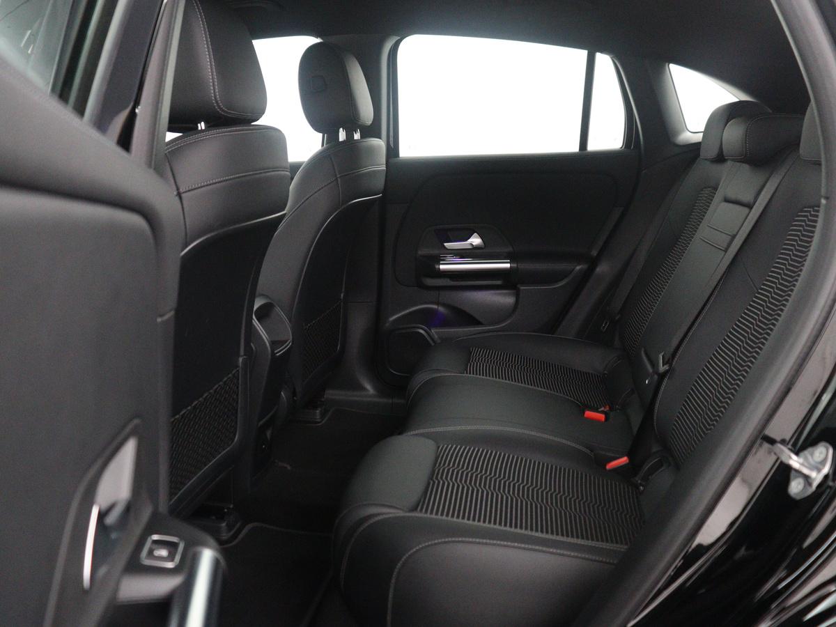 Mercedes-Benz EQA Mercedes-Benz EQA 250 Business Solution Luxury 67 kWh | SOH 94,7% | Half leder | Cruise control | Dodehoek detectie | Stoelverwarming | Camera | Park assist | Navigatie | Sfeerverlichting | Elektrische achterklep