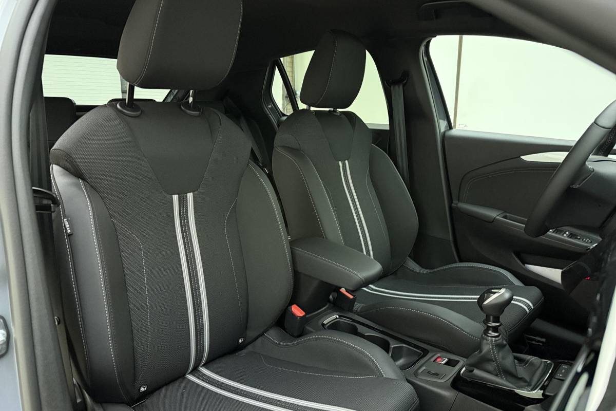 Opel Corsa Opel Corsa 1.2 Turbo 100pk GS | Navigatie | Climate control | Camera | Draadloze telefoonlader | Parkeersensoren | Keyless | Lichtmetalen velgen | Extra getint glas