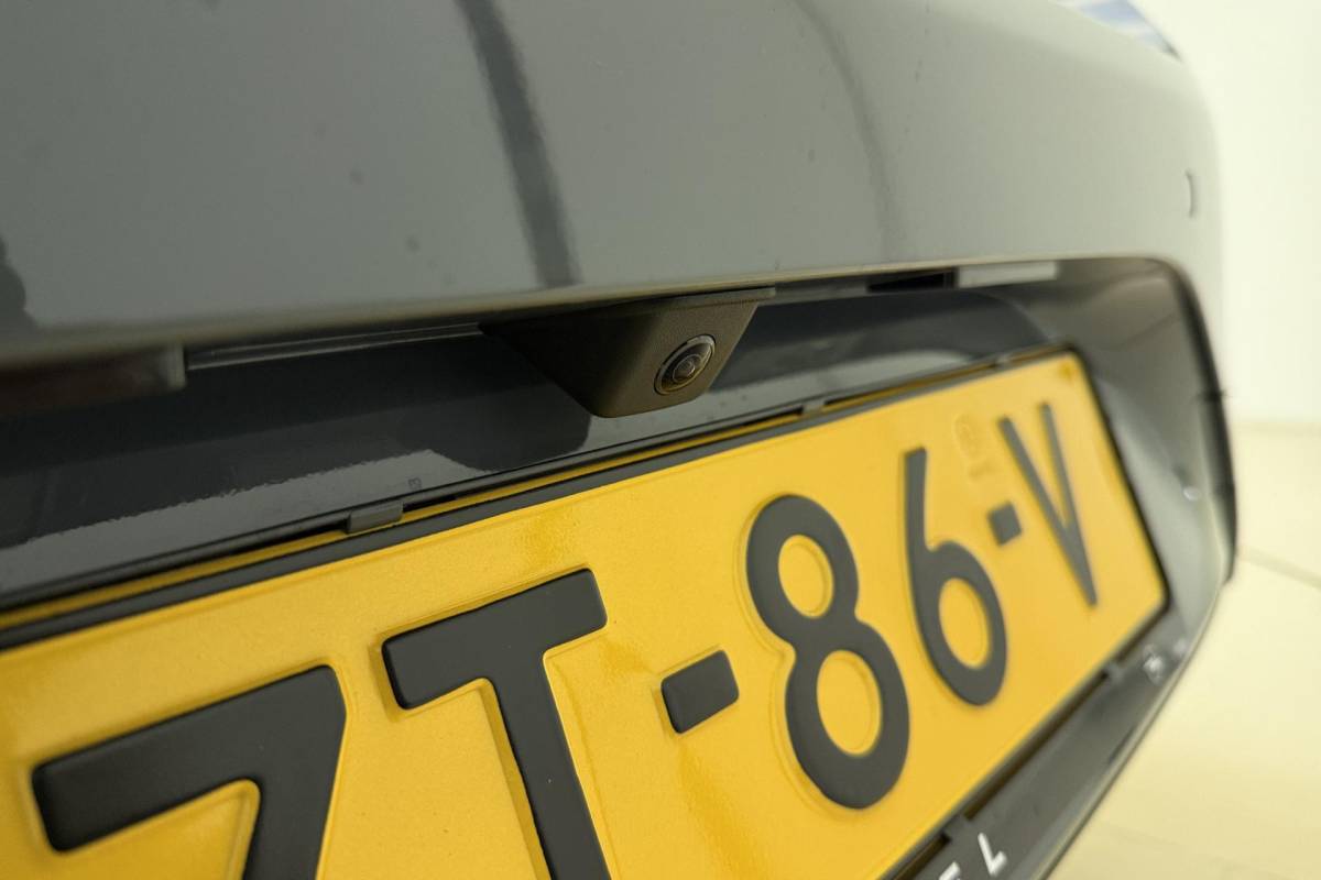 Opel Corsa Opel Corsa 1.2 Turbo 100pk GS | Navigatie | Climate control | Camera | Draadloze telefoonlader | Parkeersensoren | Keyless | Lichtmetalen velgen | Extra getint glas