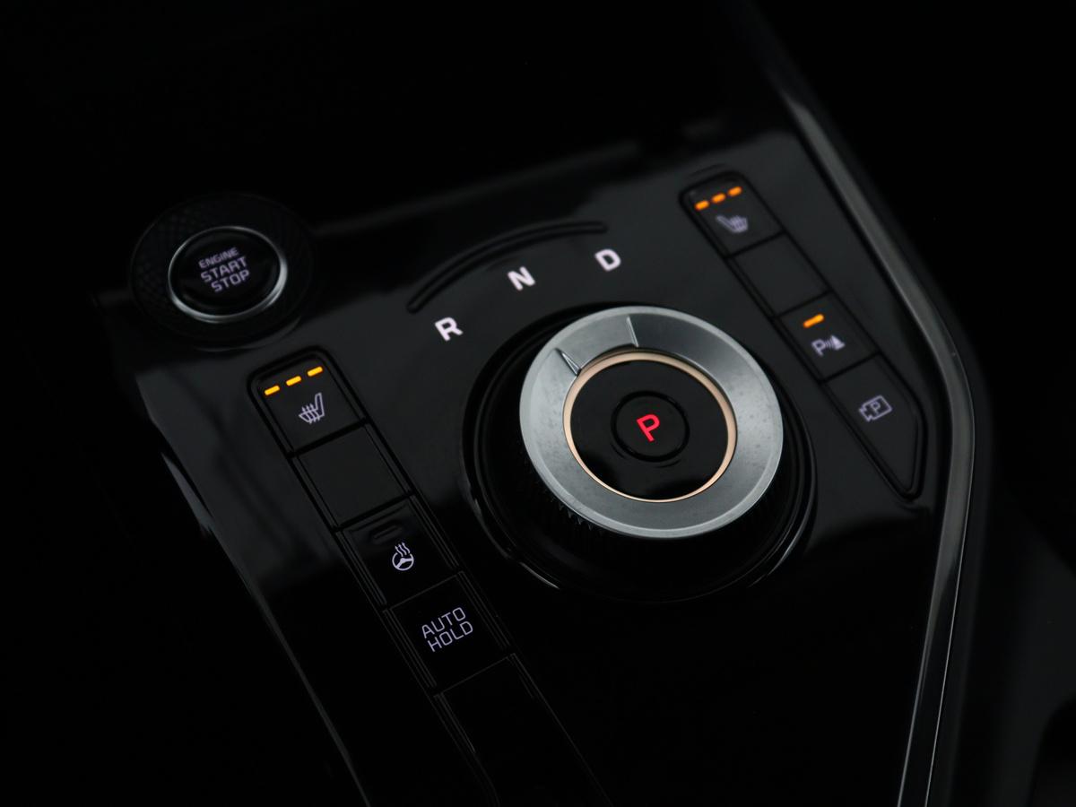 Kia Niro Kia Niro 1.6 GDi Hybrid DynamicPlusLine | Panoramadak | Leder | Cruise control | Head-up | Stuur/stoel verwarming | Navigatie | Carplay | Camera | Park assist | Elektrische achterklep