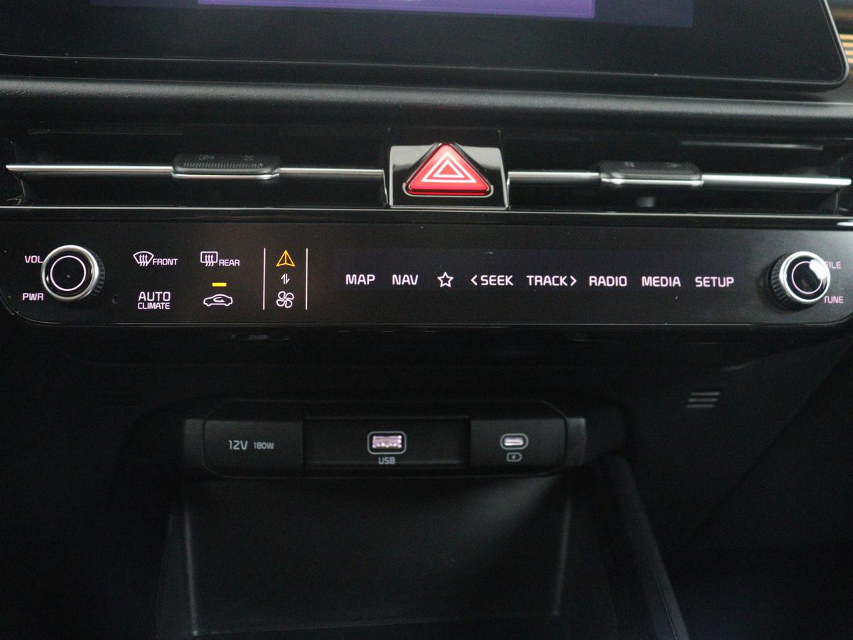 Kia Niro Kia Niro 1.6 GDi Hybrid DynamicPlusLine | Panoramadak | Leder | Cruise control | Head-up | Stuur/stoel verwarming | Navigatie | Carplay | Camera | Park assist | Elektrische achterklep