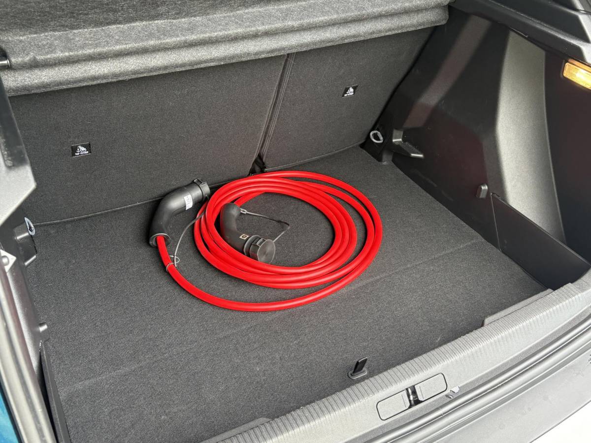 Peugeot e-2008 Peugeot e-2008 EV Allure 54 kWh | tot 406km WLTP range | Parkeersensoren voor + achter | Draadloos Apple Carplay/Android Auto | Cruise Control | Privacy Glass
