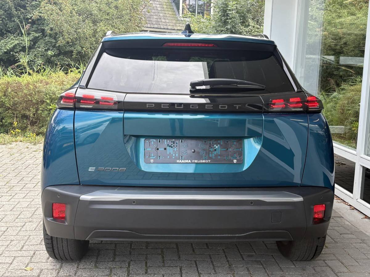 Peugeot e-2008 Peugeot e-2008 EV Allure 54 kWh | tot 406km WLTP range | Parkeersensoren voor + achter | Draadloos Apple Carplay/Android Auto | Cruise Control | Privacy Glass