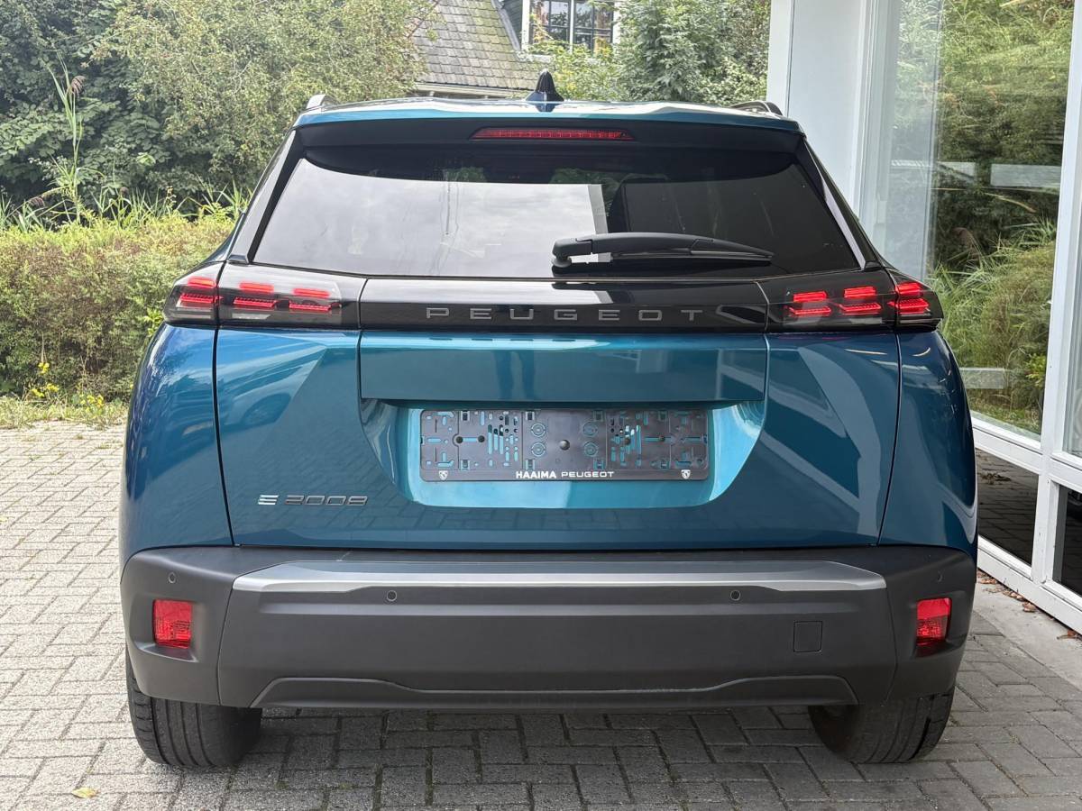 Peugeot e-2008 Peugeot e-2008 EV Allure 54 kWh | tot 406km WLTP range | Parkeersensoren voor + achter | Draadloos Apple Carplay/Android Auto | Cruise Control | Privacy Glass