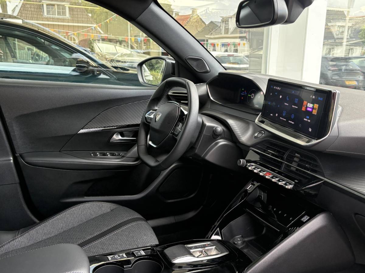 Peugeot e-2008 Peugeot e-2008 EV Allure 54 kWh | tot 406km WLTP range | Parkeersensoren voor + achter | Draadloos Apple Carplay/Android Auto | Cruise Control | Privacy Glass