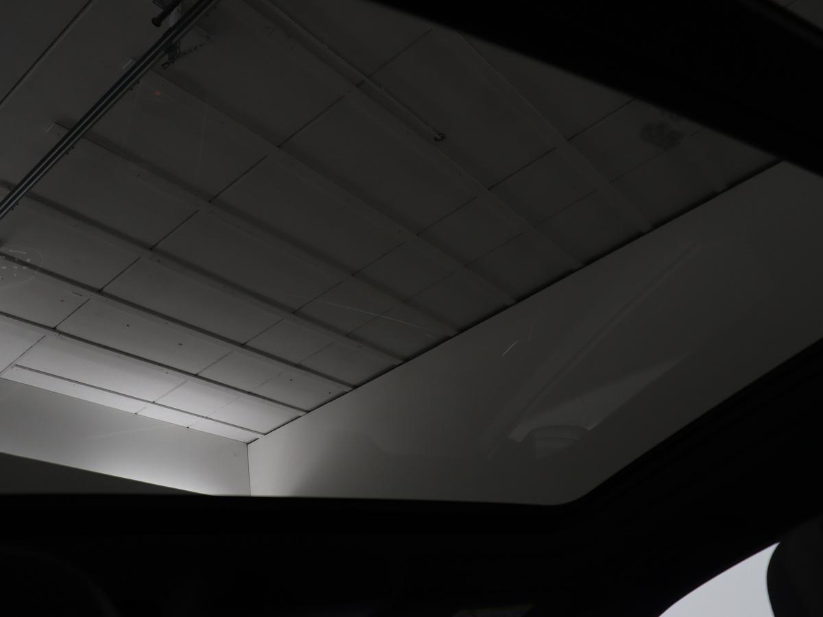 Volkswagen Golf Volkswagen Golf Variant 1.5 eTSI R-Line Business | Panoramadak | Sportstoelen | Adaptive cruise | Stuur/stoel verwarming | Park assist | Navigatie | Carplay | Sfeerverlichting | Climate control | 18″ velgen