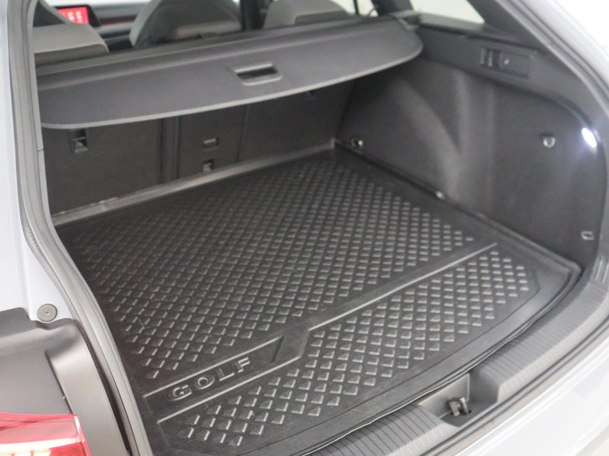 Volkswagen Golf Volkswagen Golf Variant 1.5 eTSI R-Line Business | Panoramadak | Sportstoelen | Adaptive cruise | Stuur/stoel verwarming | Park assist | Navigatie | Carplay | Sfeerverlichting | Climate control | 18″ velgen
