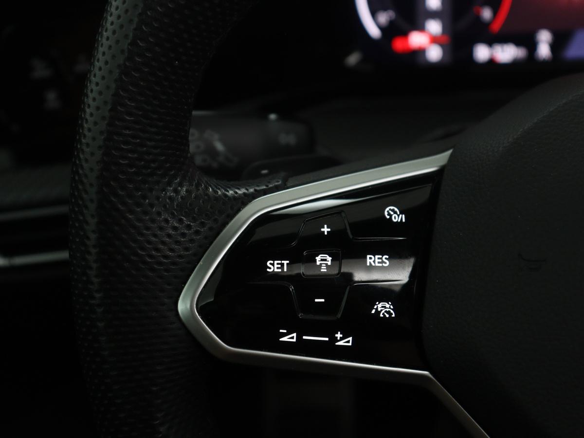 Volkswagen Golf Volkswagen Golf Variant 1.5 eTSI R-Line Business | Panoramadak | Sportstoelen | Adaptive cruise | Stuur/stoel verwarming | Park assist | Navigatie | Carplay | Sfeerverlichting | Climate control | 18″ velgen