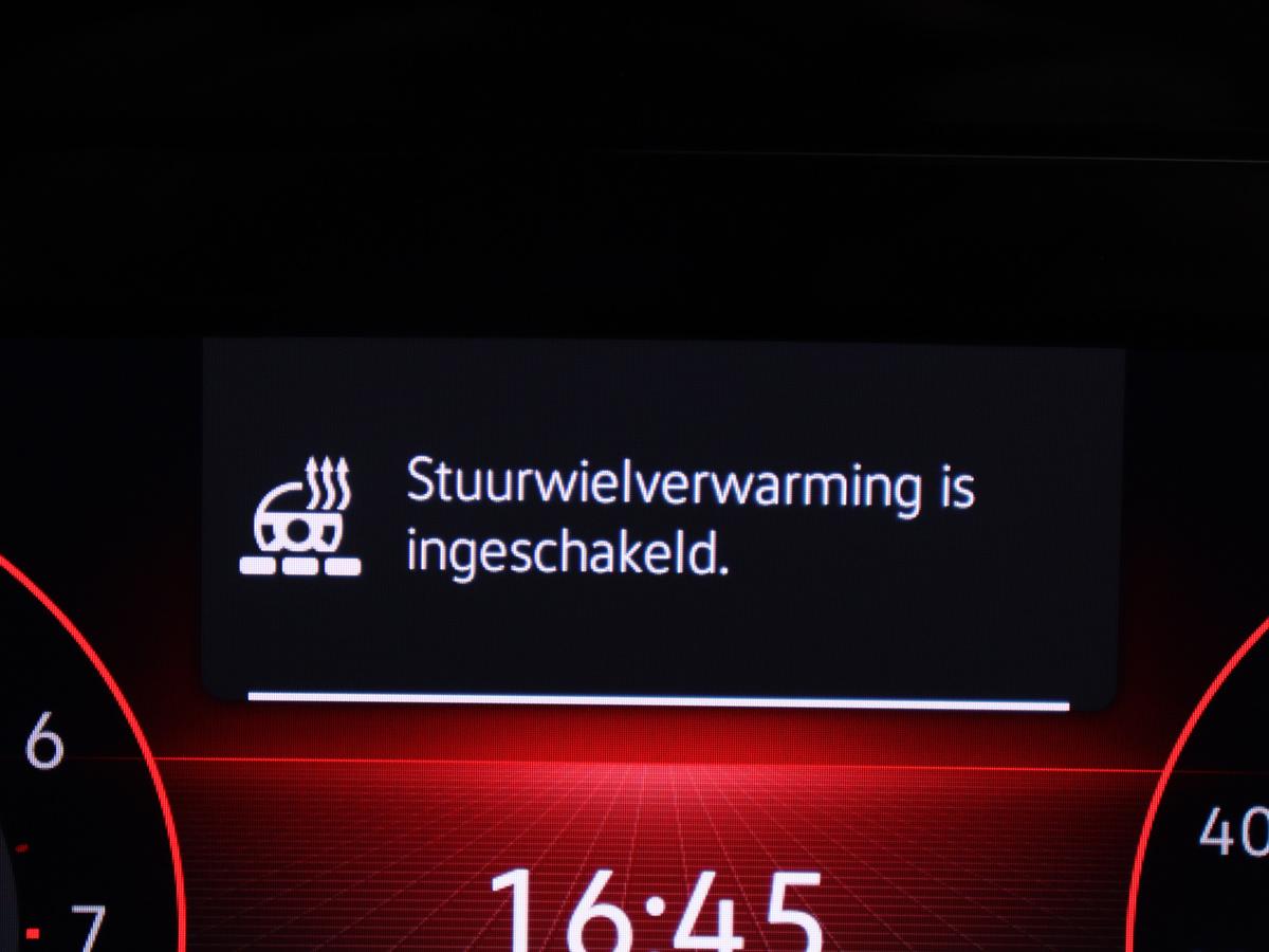 Volkswagen Golf Volkswagen Golf Variant 1.5 eTSI R-Line Business | Panoramadak | Sportstoelen | Adaptive cruise | Stuur/stoel verwarming | Park assist | Navigatie | Carplay | Sfeerverlichting | Climate control | 18″ velgen