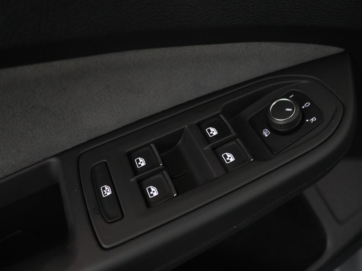 Volkswagen Golf Volkswagen Golf Variant 1.5 eTSI R-Line Business | Panoramadak | Sportstoelen | Adaptive cruise | Stuur/stoel verwarming | Park assist | Navigatie | Carplay | Sfeerverlichting | Climate control | 18″ velgen