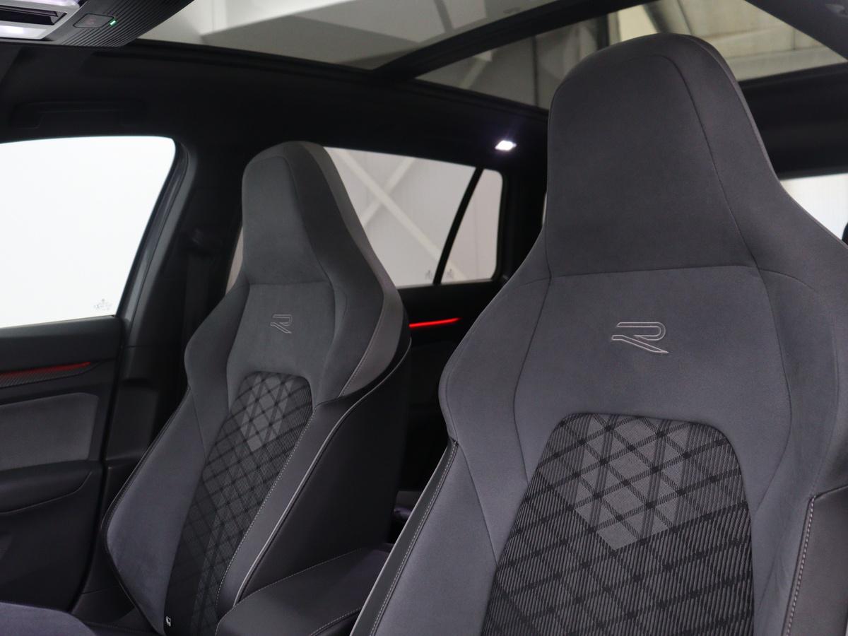 Volkswagen Golf Volkswagen Golf Variant 1.5 eTSI R-Line Business | Panoramadak | Sportstoelen | Adaptive cruise | Stuur/stoel verwarming | Park assist | Navigatie | Carplay | Sfeerverlichting | Climate control | 18″ velgen