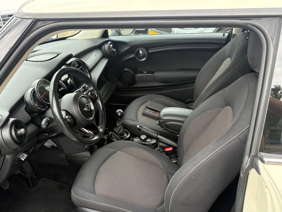 MINI 3-Deurs Mini 3-Deurs 1.2 PANORAMADAK/CRUISE/PDC/SFEER/NETTE-AUTO!