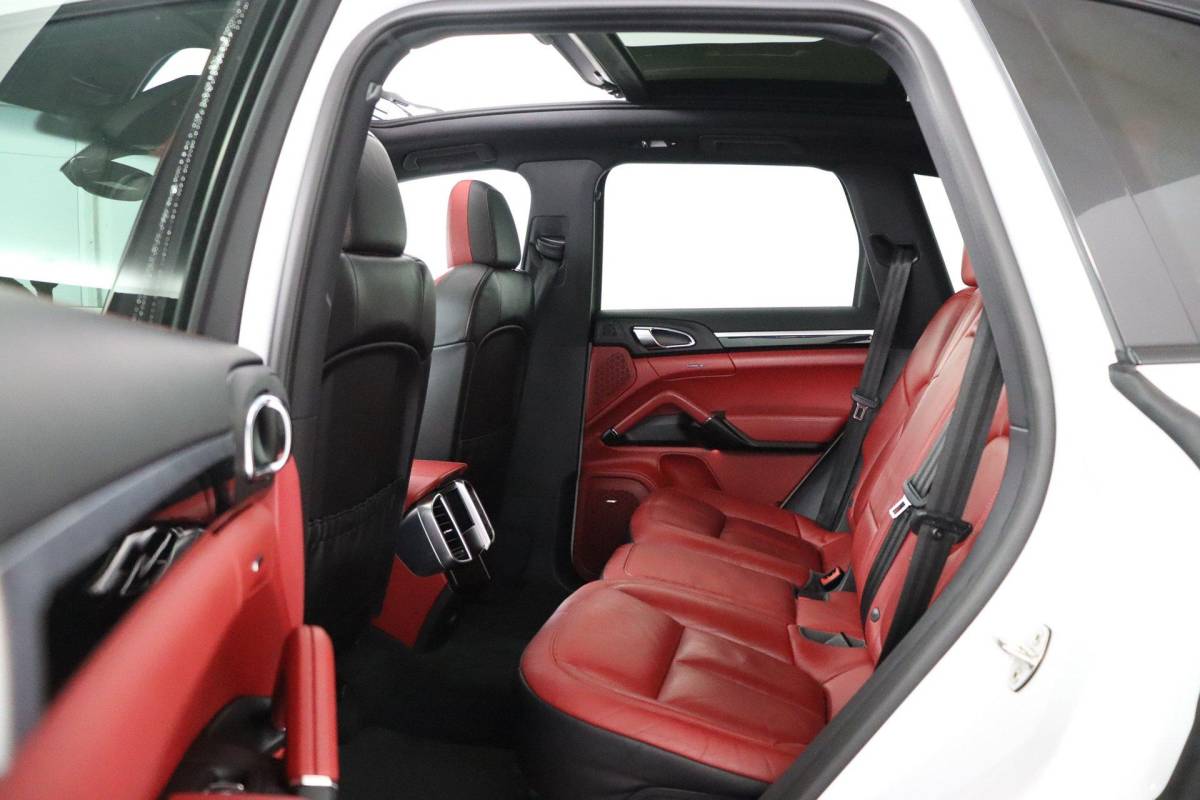Porsche Cayenne Porsche Cayenne 3.0 S E-Hybrid Platinum Edition |NAP|1e eigenaar|SportChrono|Pano|Memory