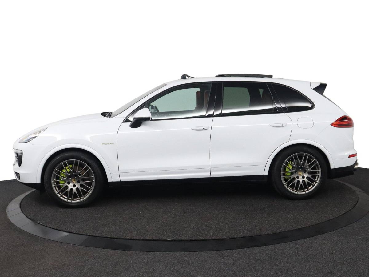 Porsche Cayenne Porsche Cayenne 3.0 S E-Hybrid Platinum Edition |NAP|1e eigenaar|SportChrono|Pano|Memory
