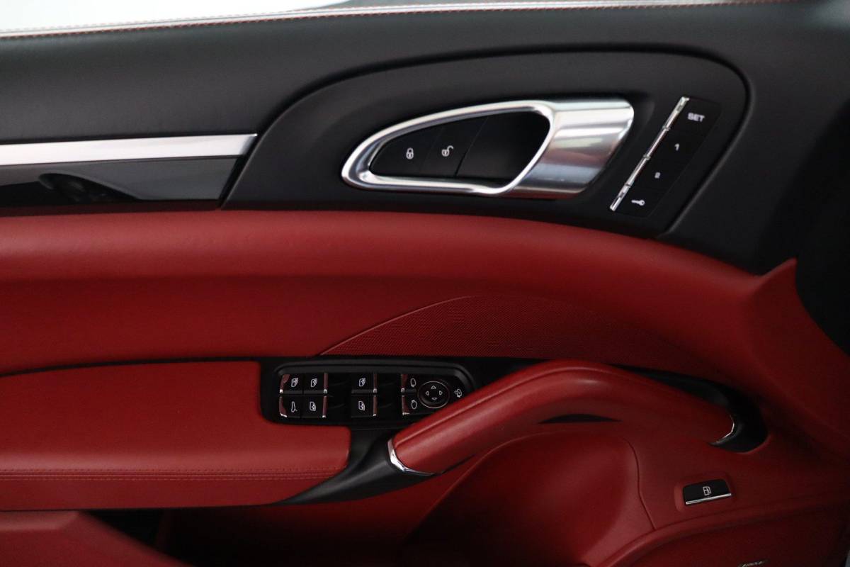Porsche Cayenne Porsche Cayenne 3.0 S E-Hybrid Platinum Edition |NAP|1e eigenaar|SportChrono|Pano|Memory