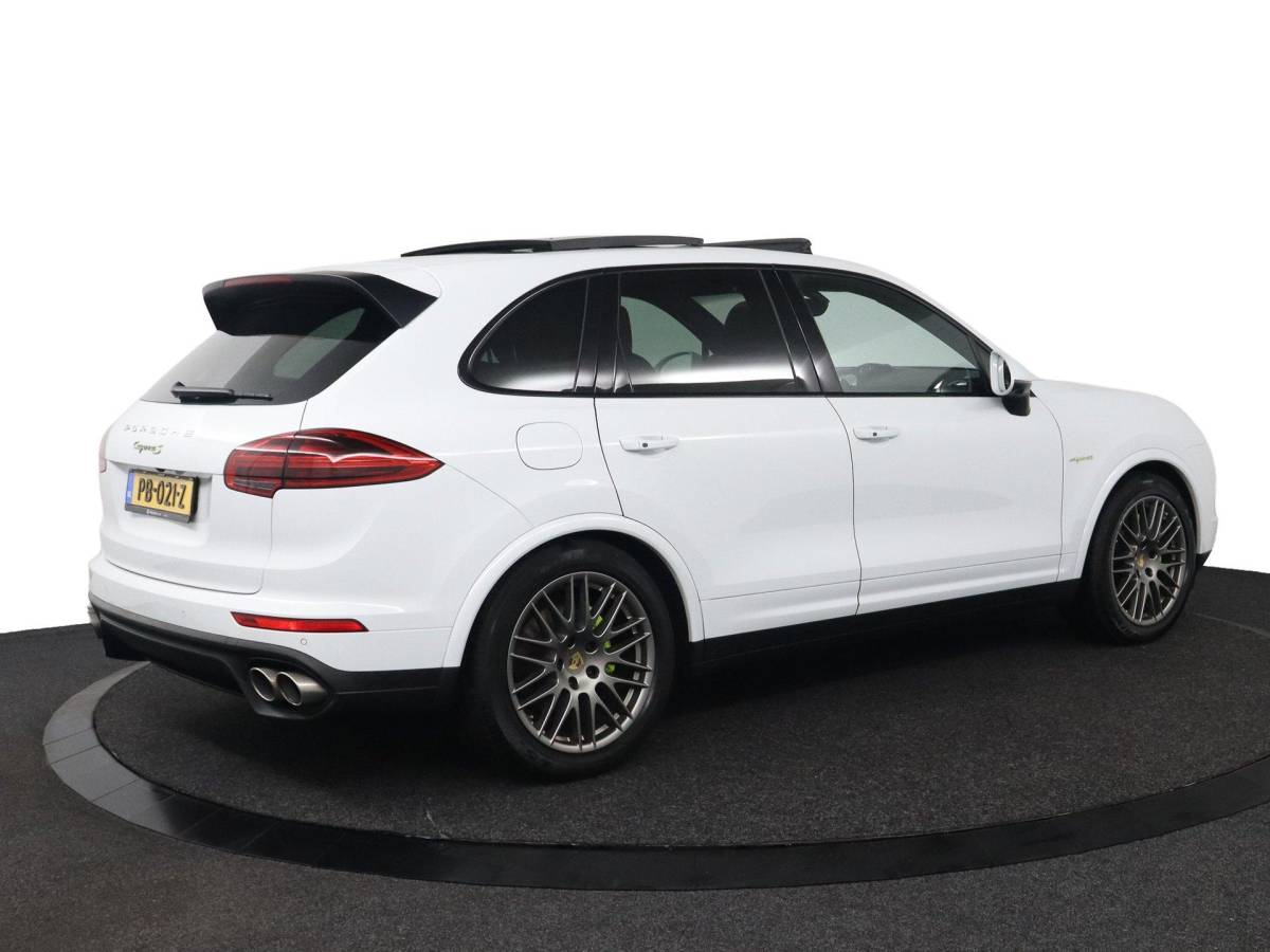 Porsche Cayenne Porsche Cayenne 3.0 S E-Hybrid Platinum Edition |NAP|1e eigenaar|SportChrono|Pano|Memory