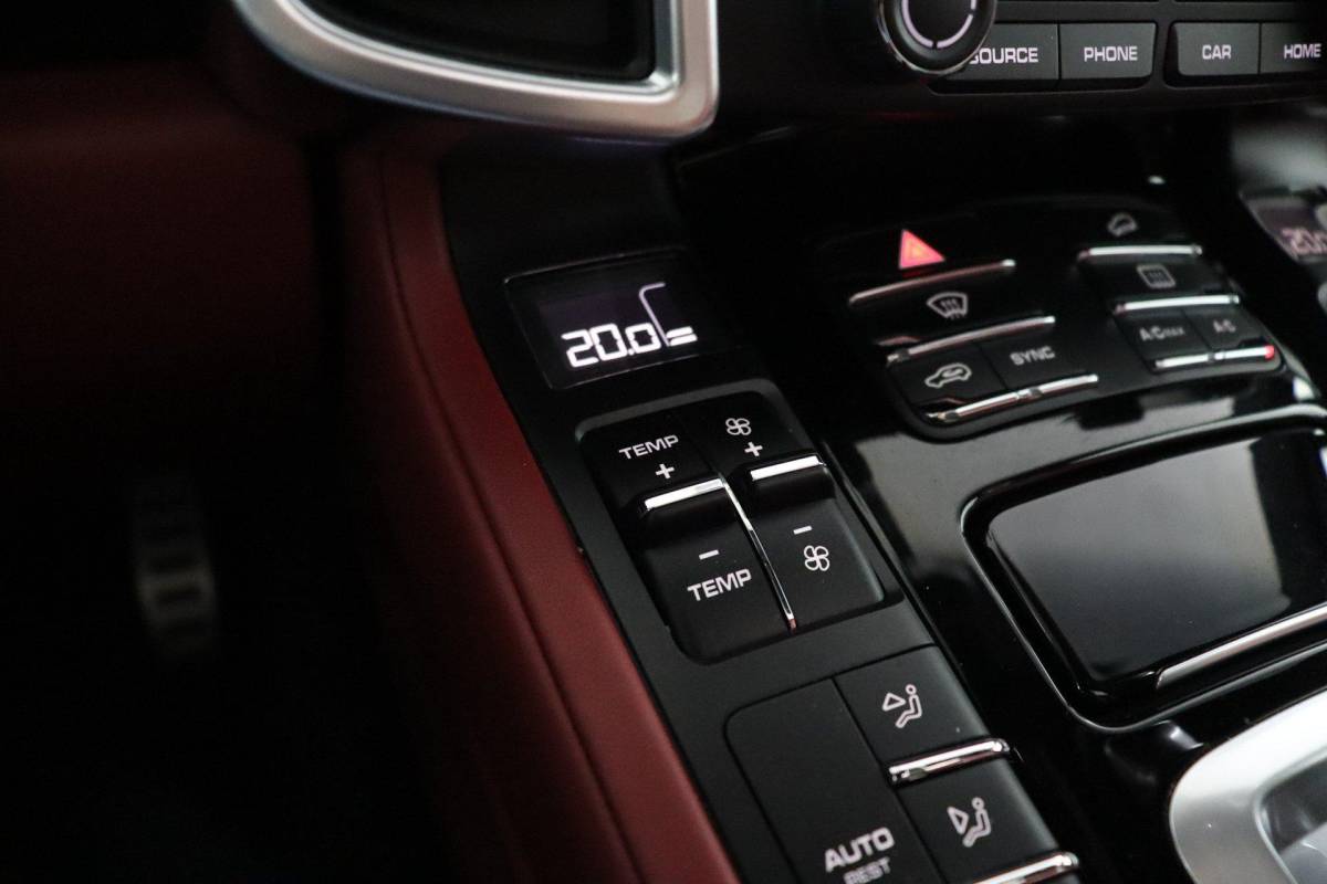 Porsche Cayenne Porsche Cayenne 3.0 S E-Hybrid Platinum Edition |NAP|1e eigenaar|SportChrono|Pano|Memory