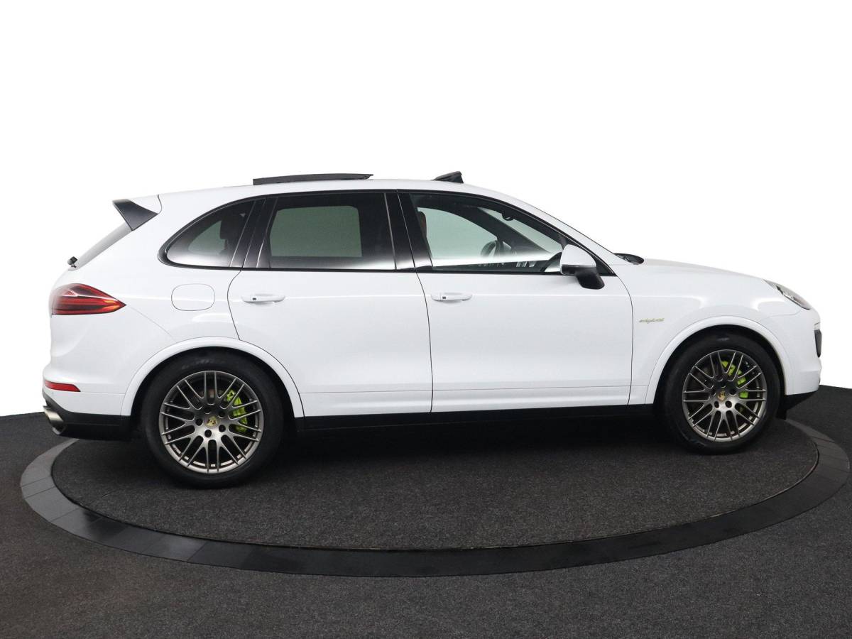 Porsche Cayenne Porsche Cayenne 3.0 S E-Hybrid Platinum Edition |NAP|1e eigenaar|SportChrono|Pano|Memory