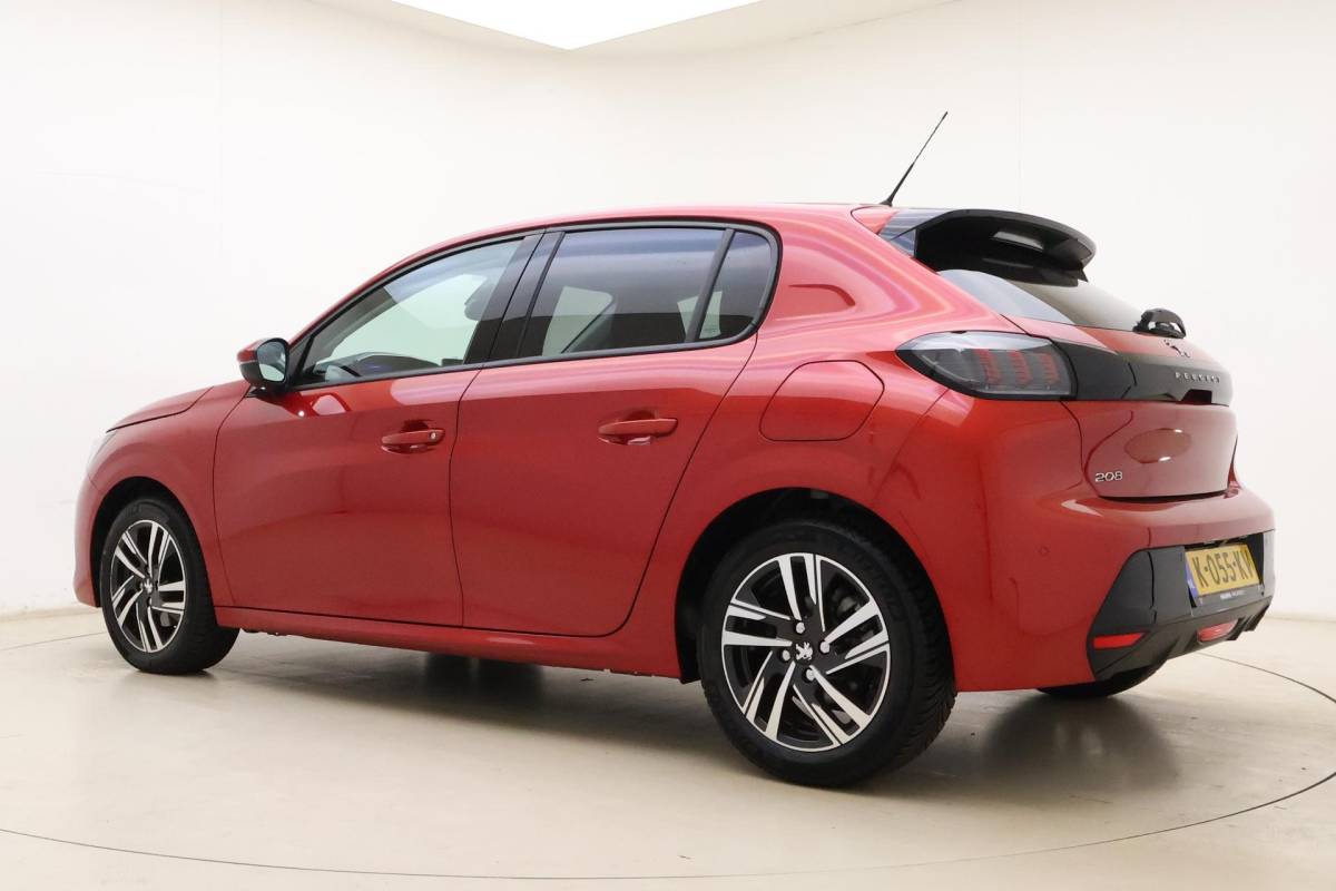 Peugeot 208 Peugeot 208 1.2 Turbo Allure 100pk | Lederenbekleding | Stoelverwarming | Navigatie | climate control