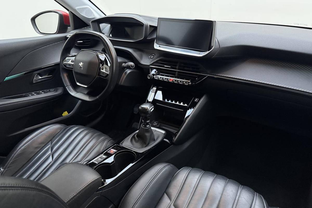 Peugeot 208 Peugeot 208 1.2 Turbo Allure 100pk | Lederenbekleding | Stoelverwarming | Navigatie | climate control
