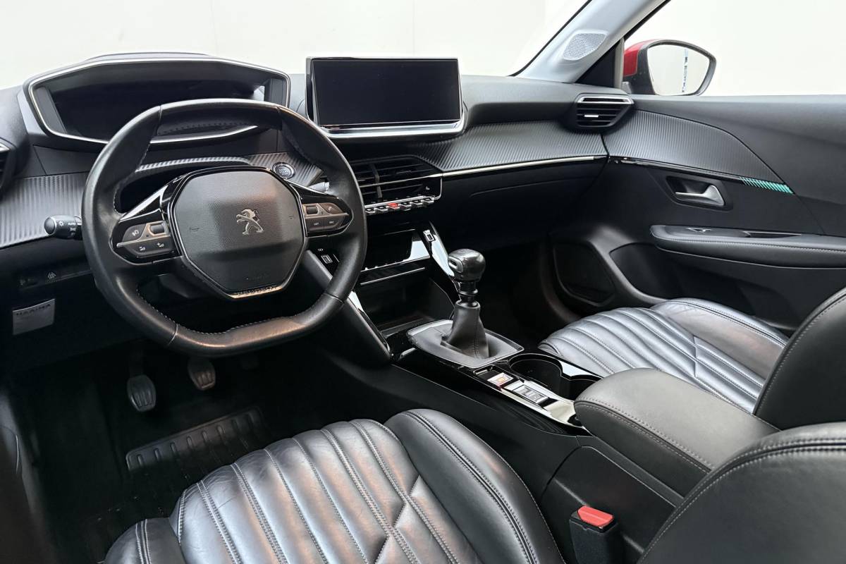 Peugeot 208 Peugeot 208 1.2 Turbo Allure 100pk | Lederenbekleding | Stoelverwarming | Navigatie | climate control