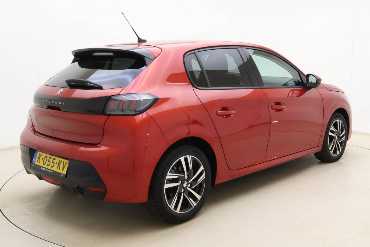 Peugeot 208 Peugeot 208 1.2 Turbo Allure 100pk | Lederenbekleding | Stoelverwarming | Navigatie | climate control